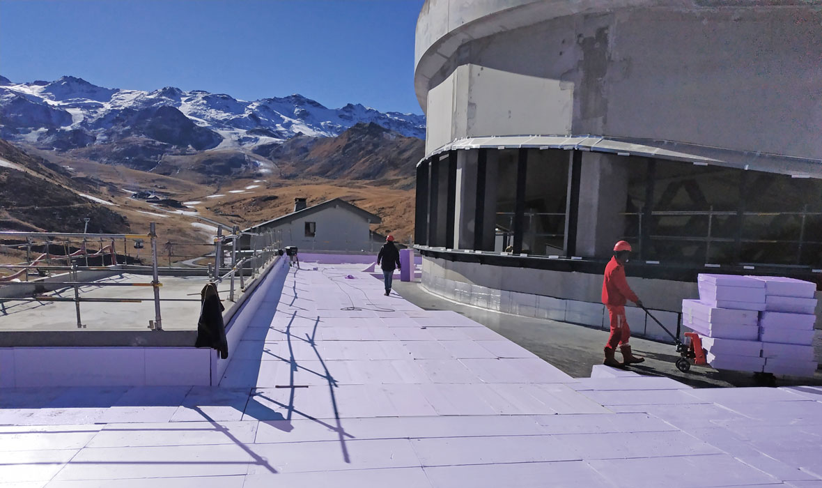 Sportcentrum Val Thorens - JACKODUR® voor omkeerdakisolatie wordt (ook) een skipiste!