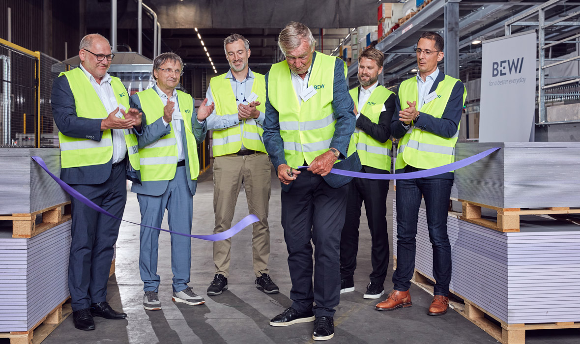 JACKON Insulation by BEWI neemt nieuwe  ultramoderne productielijn voor bouwplaten in gebruik