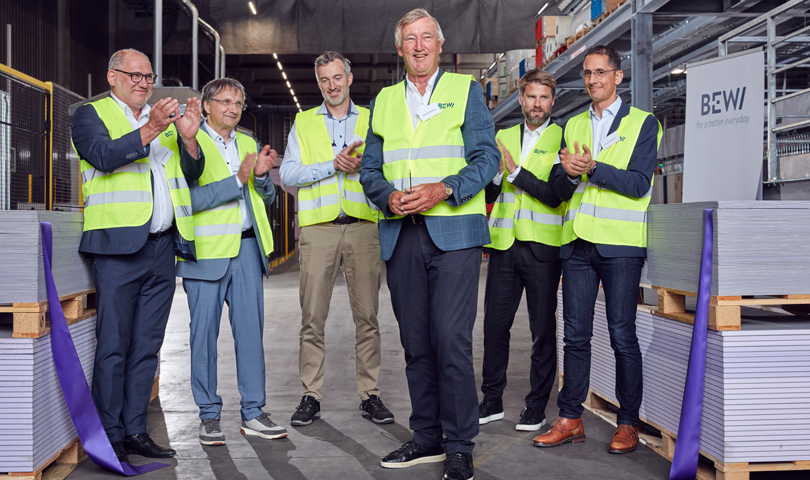 JACKON Insulation by BEWI neemt nieuwe  ultramoderne productielijn voor bouwplaten in gebruik