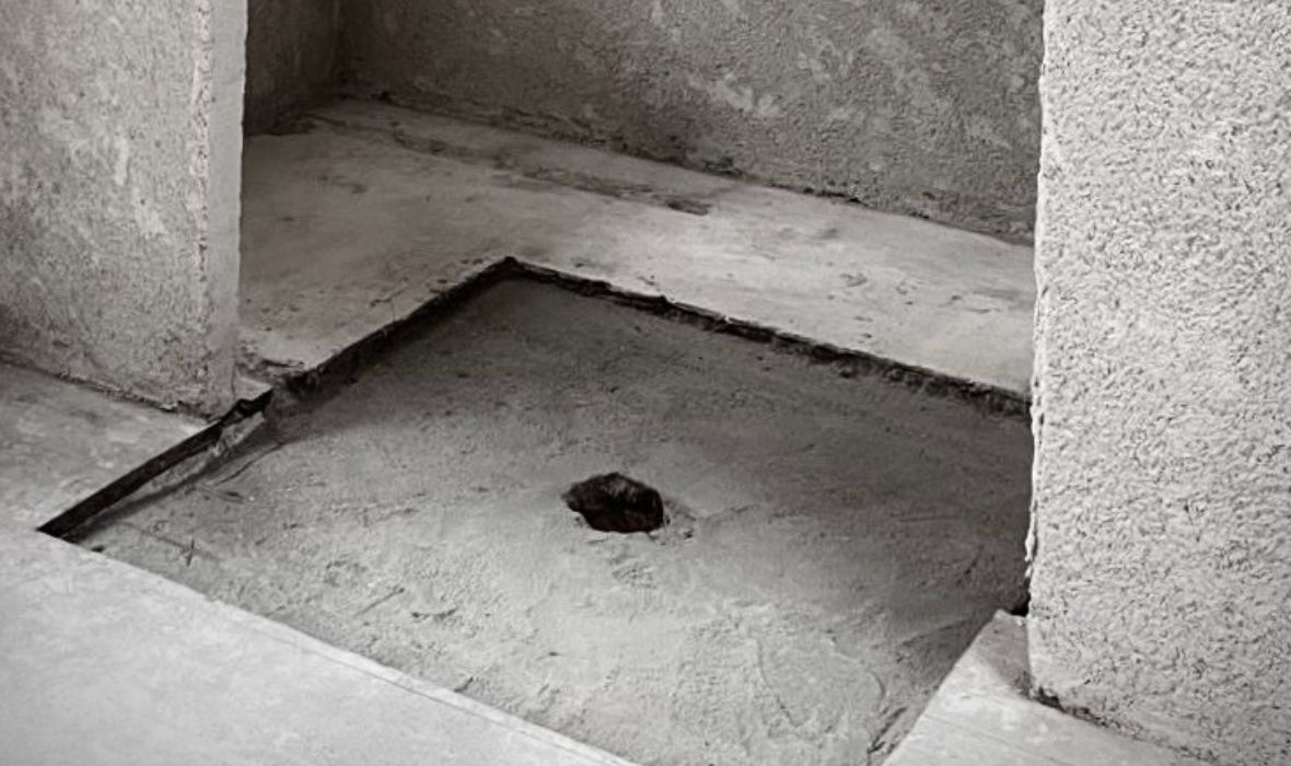 Slim opgelost: badkamer met douche, wastafel en toilet op slechts  4,35 m2